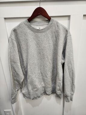 grey crewneck sweatshirt